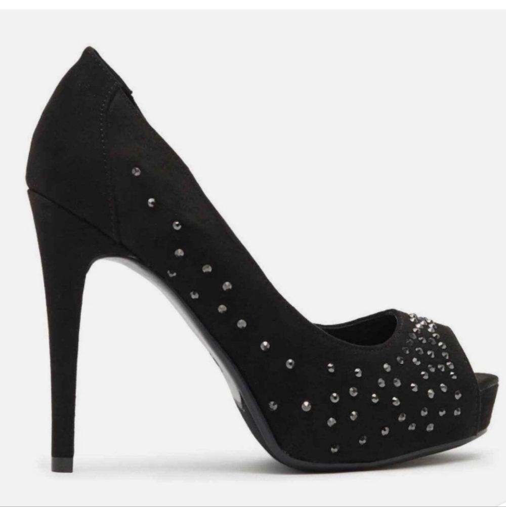NWT.Marc Fisher Black Studded Peep-Toe Heels